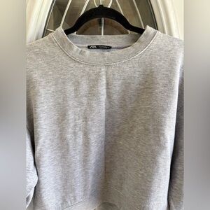 Zara Men’s Light Gray Crewneck Sweatshirt